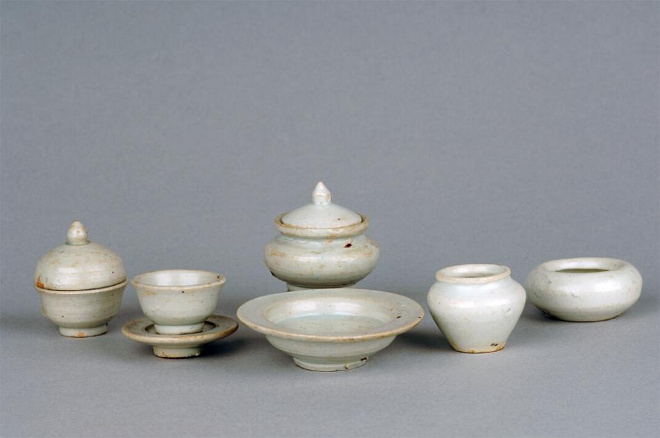Myonggi (set of miniature burial vessels), Korea, 18th Century