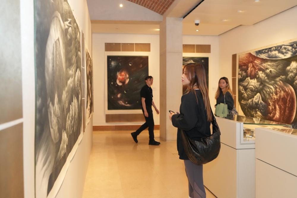 Visitor to chinese ink exhibition at the SOAS Gallery. 